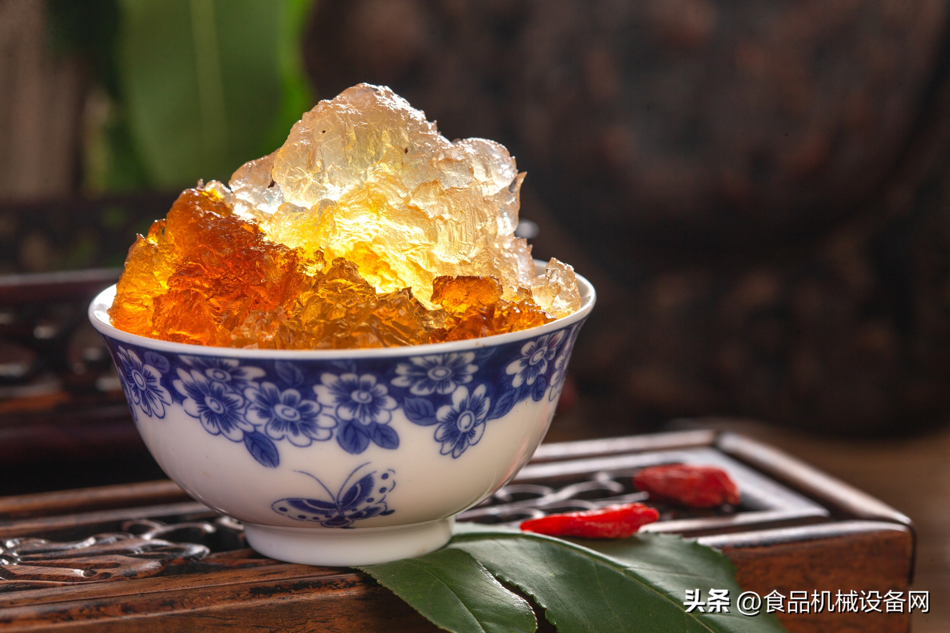 “桃花泪”变致富“金琥珀”机器换人加快产业升级