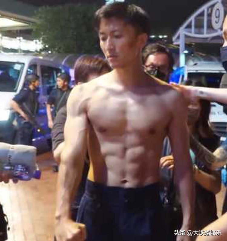 长得显老有多吃亏？这4对明星，年龄不相上下，看脸却像差了辈分