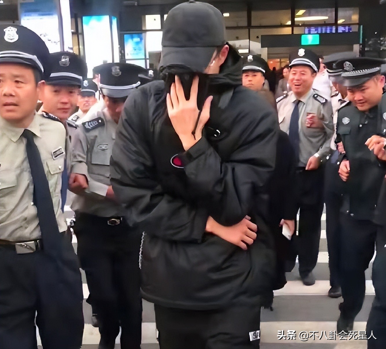 自以为很红，其实耍大牌都没人理，这8位明星简直尴尬又可笑