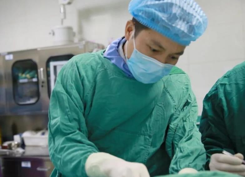 女子带3岁儿子洗药浴，不料却洗出绝症，*底卧**2年讨公道，结局如何