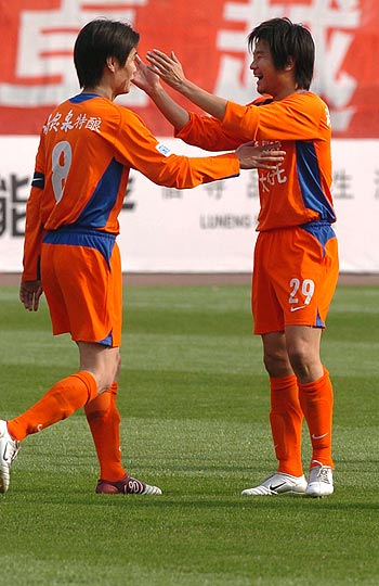 山东泰山队李霄鹏退役,李霄鹏退役完整版