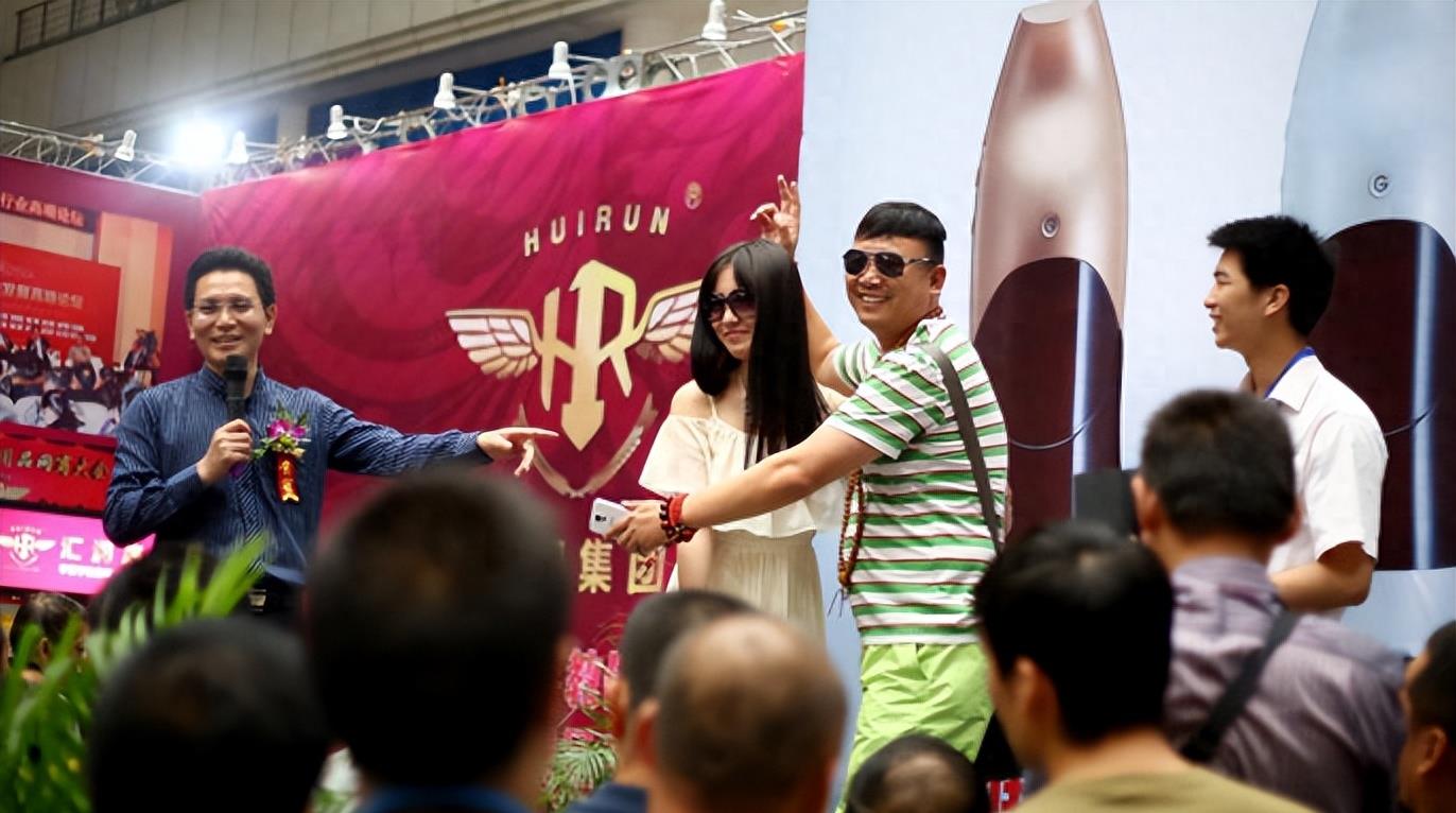 “最红裸模”*筱雨张**：22岁时拍写真火爆全网，如今将近40岁仍单身