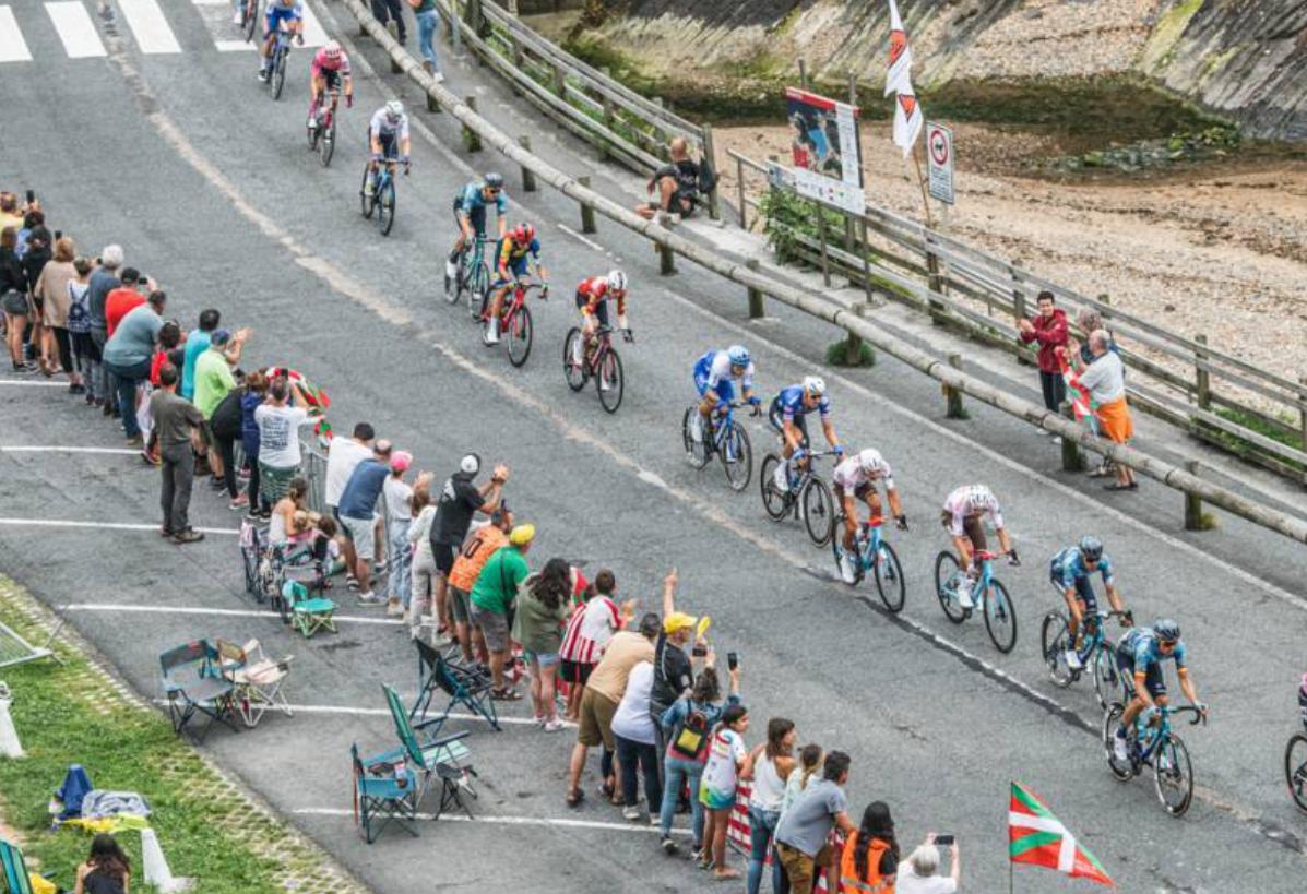 环法自行车赛亚当耶茨,亚当耶茨环法s14采访