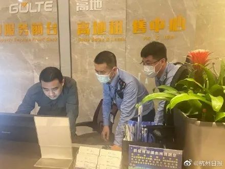 老坛酸菜是抠脚大汉才出来的吗,美女用脚做老坛酸菜