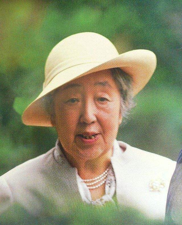 日本首位平民皇后：因打网球被太子看上，嫁入皇室后却被逼得抑郁