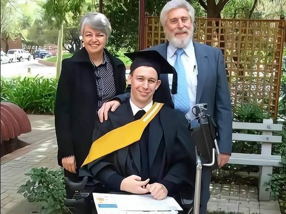 12岁男孩马丁：被护工虐待性侵14年，醒来用“特殊声音”揭开真相