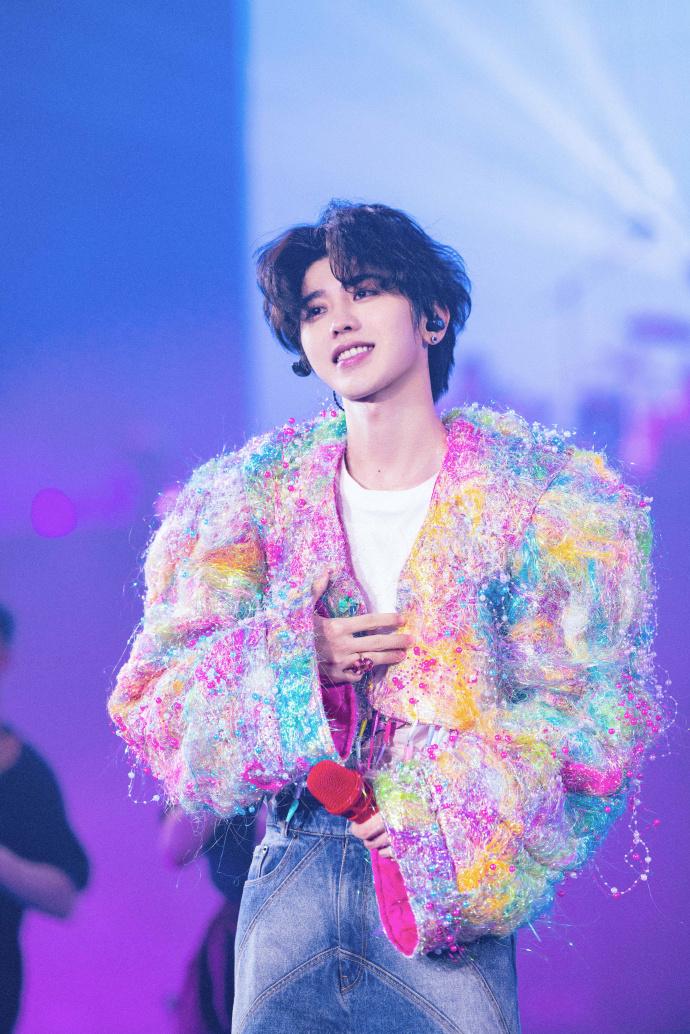 曝蔡徐坤一夜情致女方怀孕堕胎,曝蔡徐坤和蔡母曾被传唤