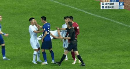 中超黄牌主裁判,中超裁判再现争议判罚裁判是谁