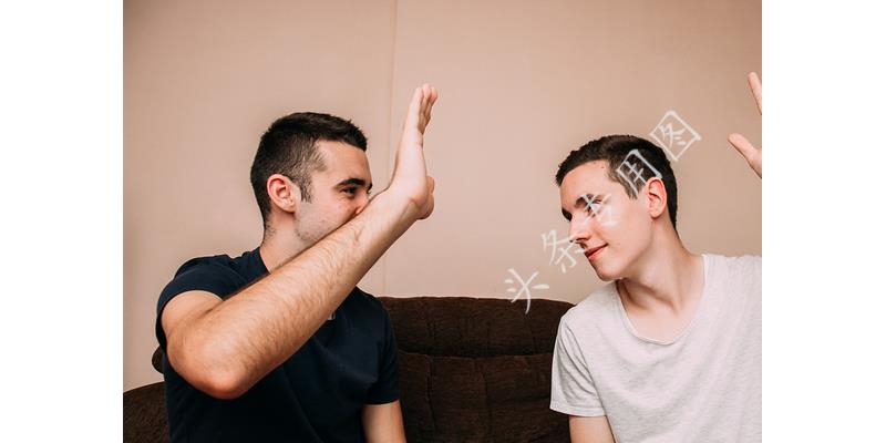 56岁阿姨：我爸和继母恩爱50年，继母去世，我才知道一切都是假象