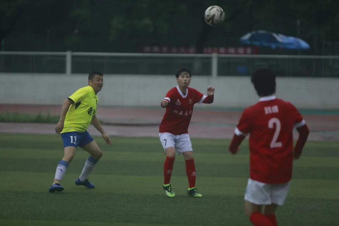 足球女孩,足球女孩实现梦想