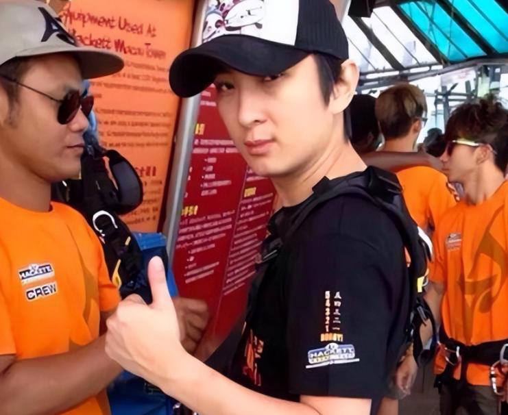 万达少爷王思聪，他的“消失”其实早就有迹可循，这是踢到铁板了