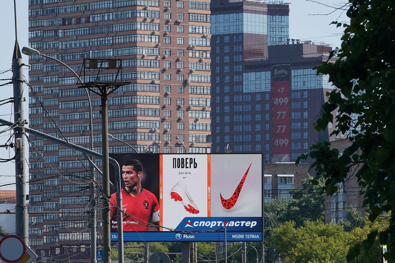 当年的耐克,梅西与c罗是不是签了耐克