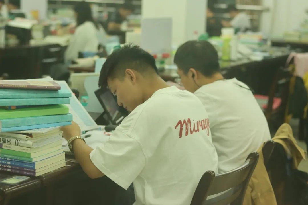 为什么华夏理工学院学费这么贵,为什么选择帝国理工