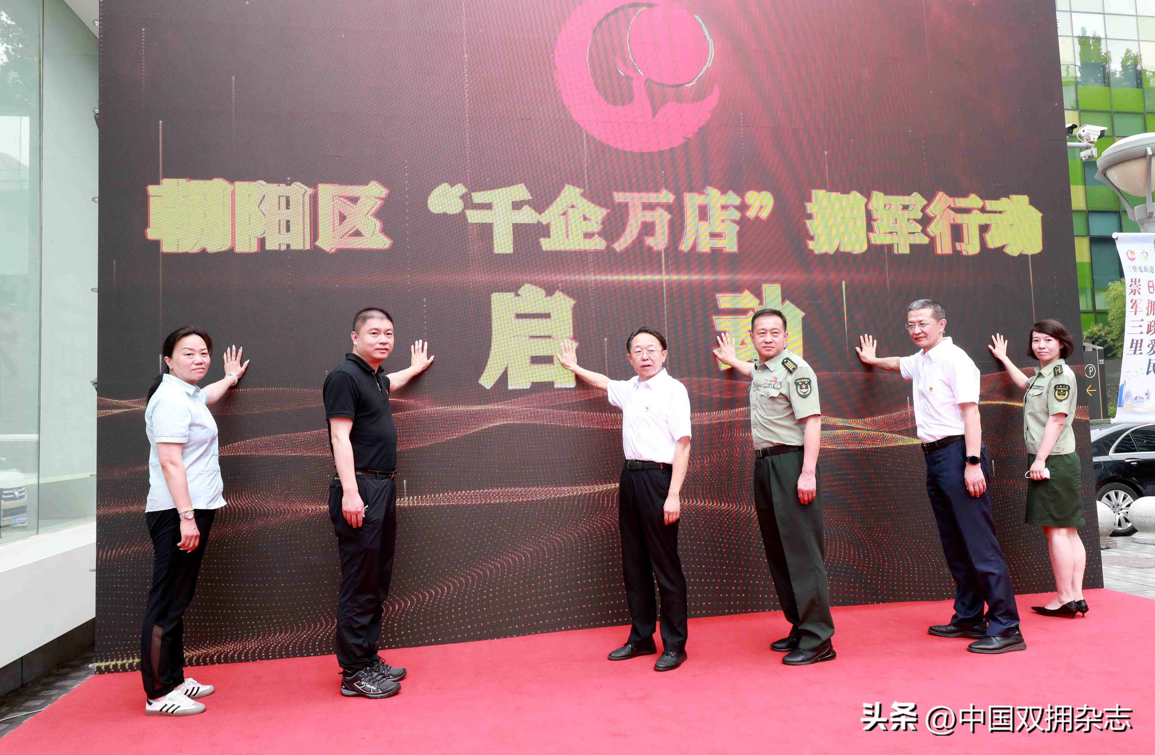 营造全社会尊崇军人的浓厚氛围,营造尊崇军人关爱退役军人氛围