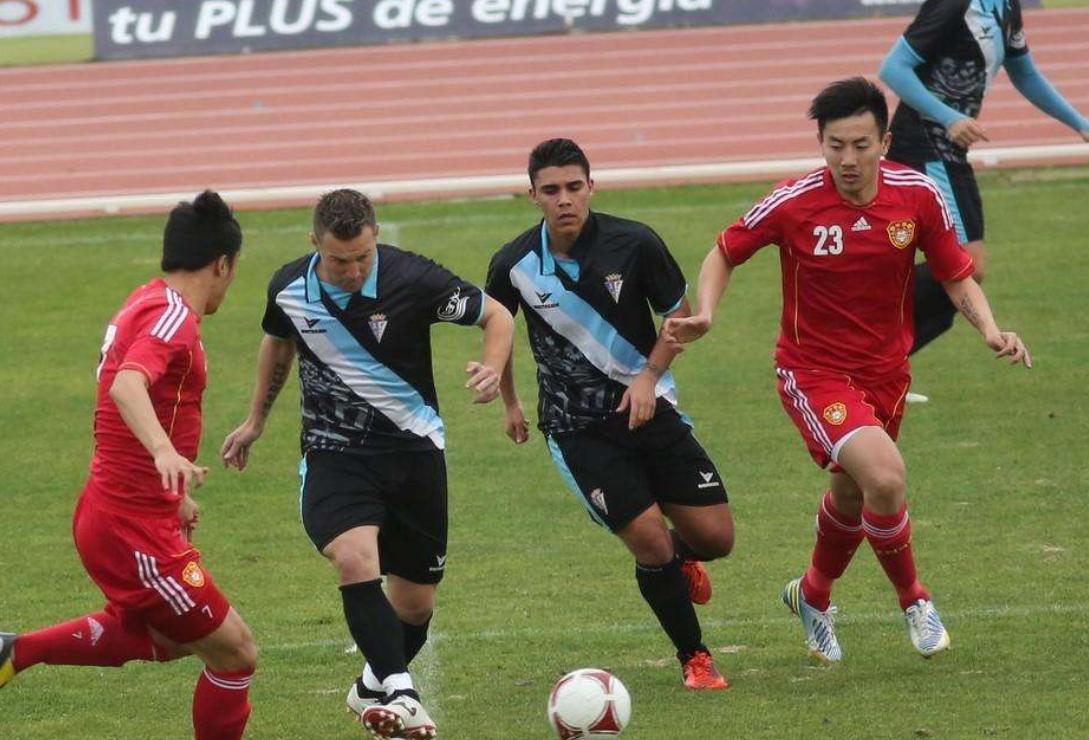 喝水哥被吐槽,喝水哥火遍全球