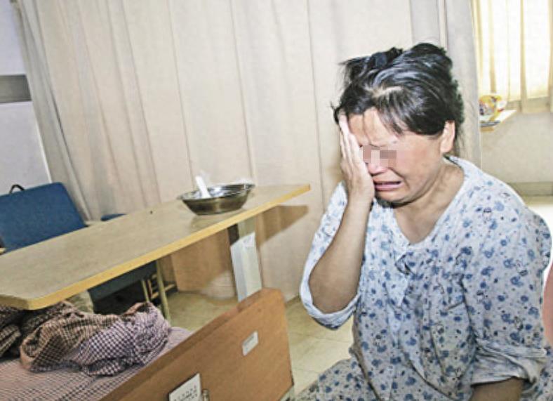 临终老人被强行抢救,癌症晚期昏迷插胃管