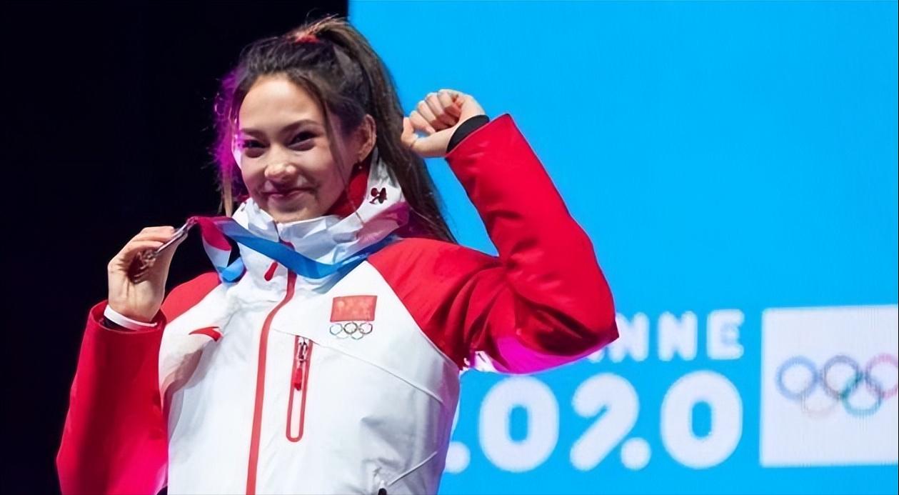 全民女神谷爱凌，为国争光被骂“滚出中国”，她究竟做错了什么？