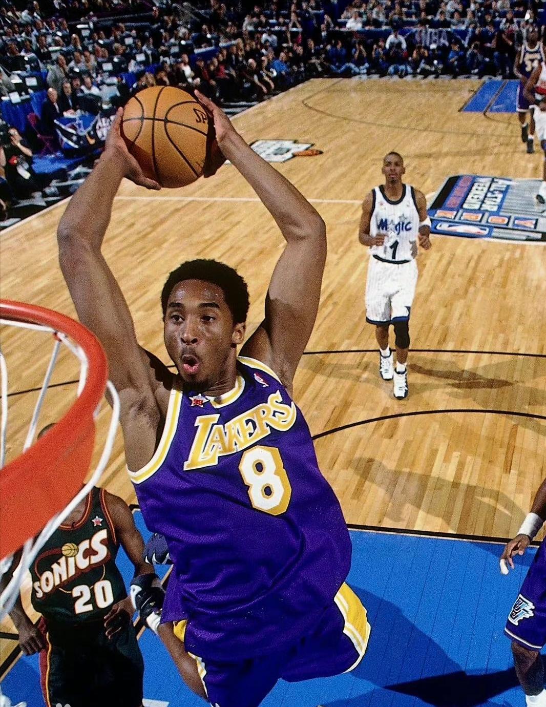 历史上的8月23日，科比出生了