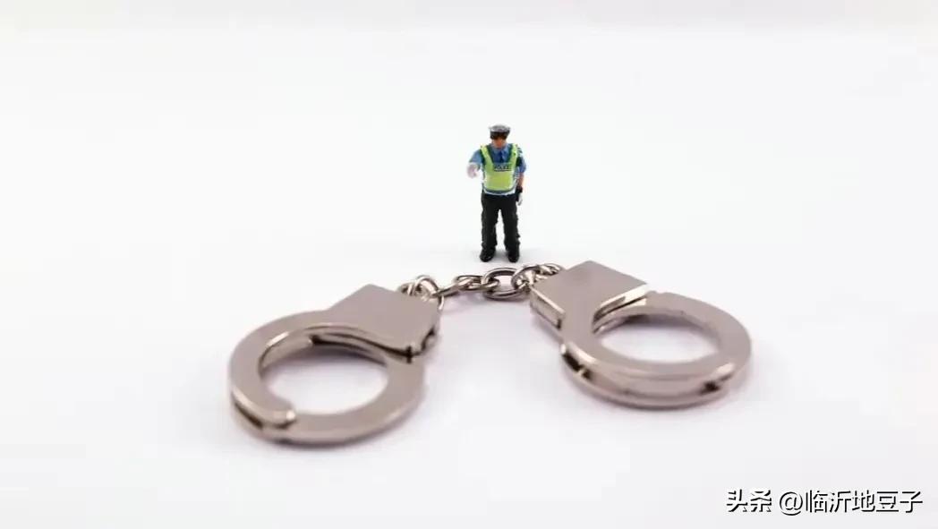 丈夫入狱妻子出轨还找理由,妻子出轨丈夫抓个现行