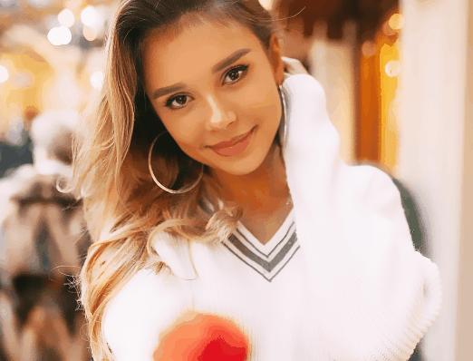 71岁王薇薇穿衣打扮,73岁王薇薇走红毯惹关注