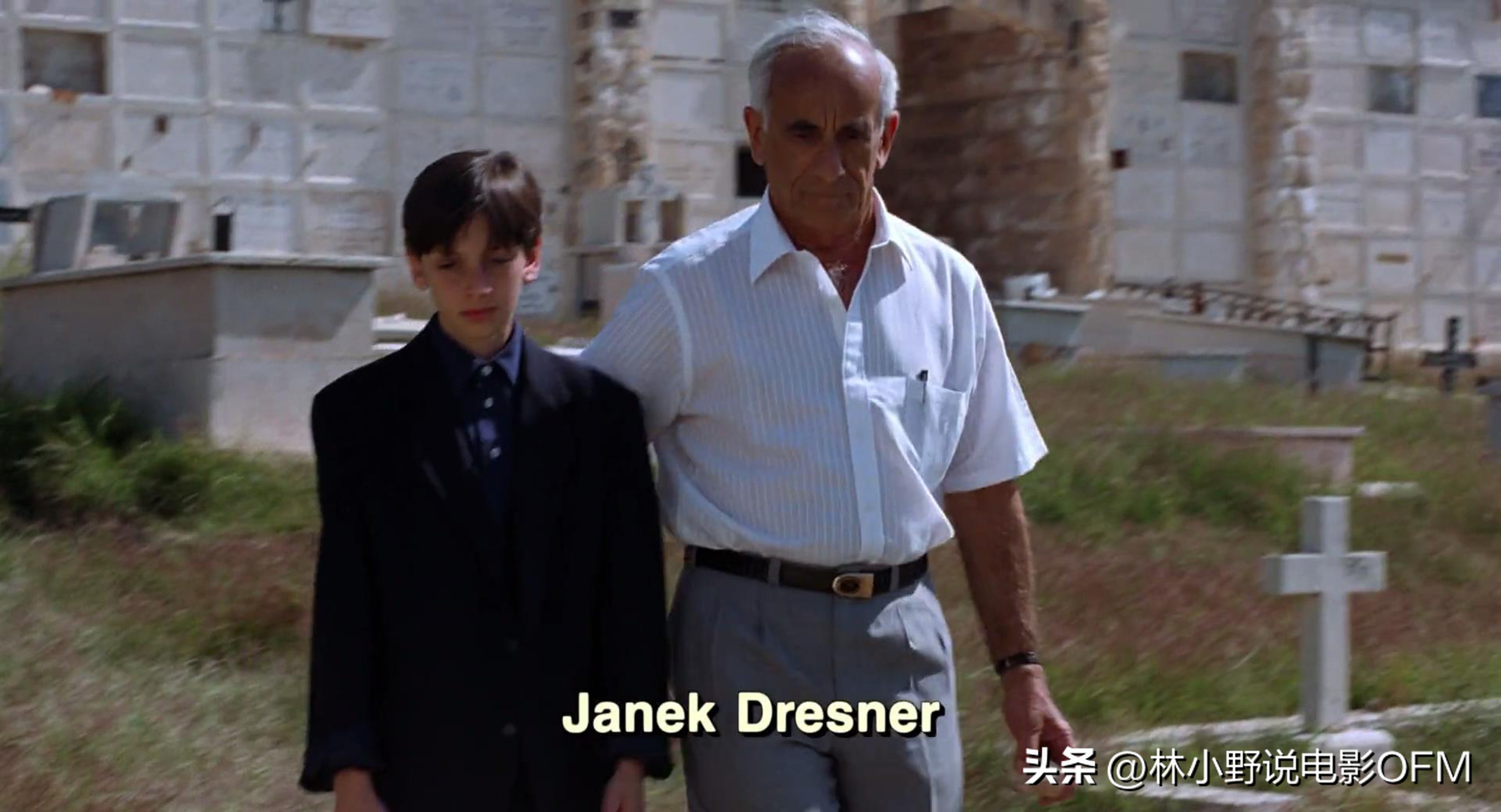 辛德勒的名单开头插曲,辛德勒的名单结尾放石头