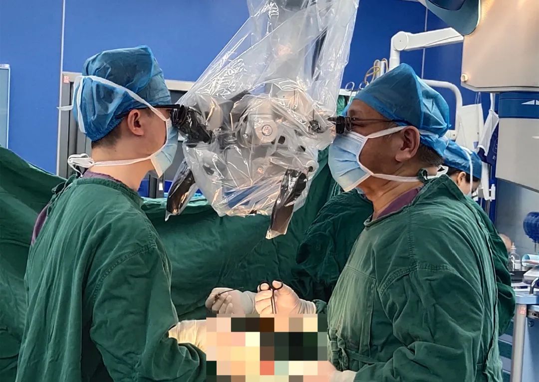 八旬老人瘫痪在床，微创手术重获新生——秦皇岛北医三院神经外科派驻专家为秦皇岛高危患者切除胸椎管肿瘤