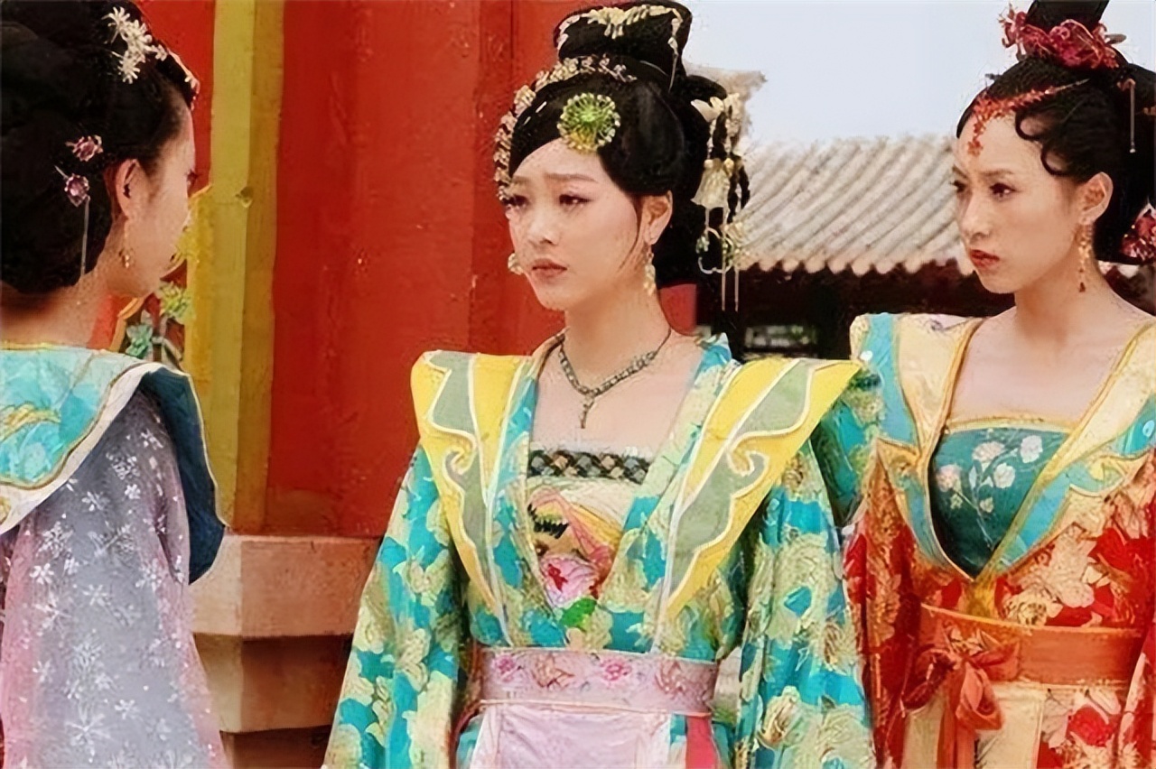 古代妃子的一天是如何度过的,古代宫里的妃子早上几点起床