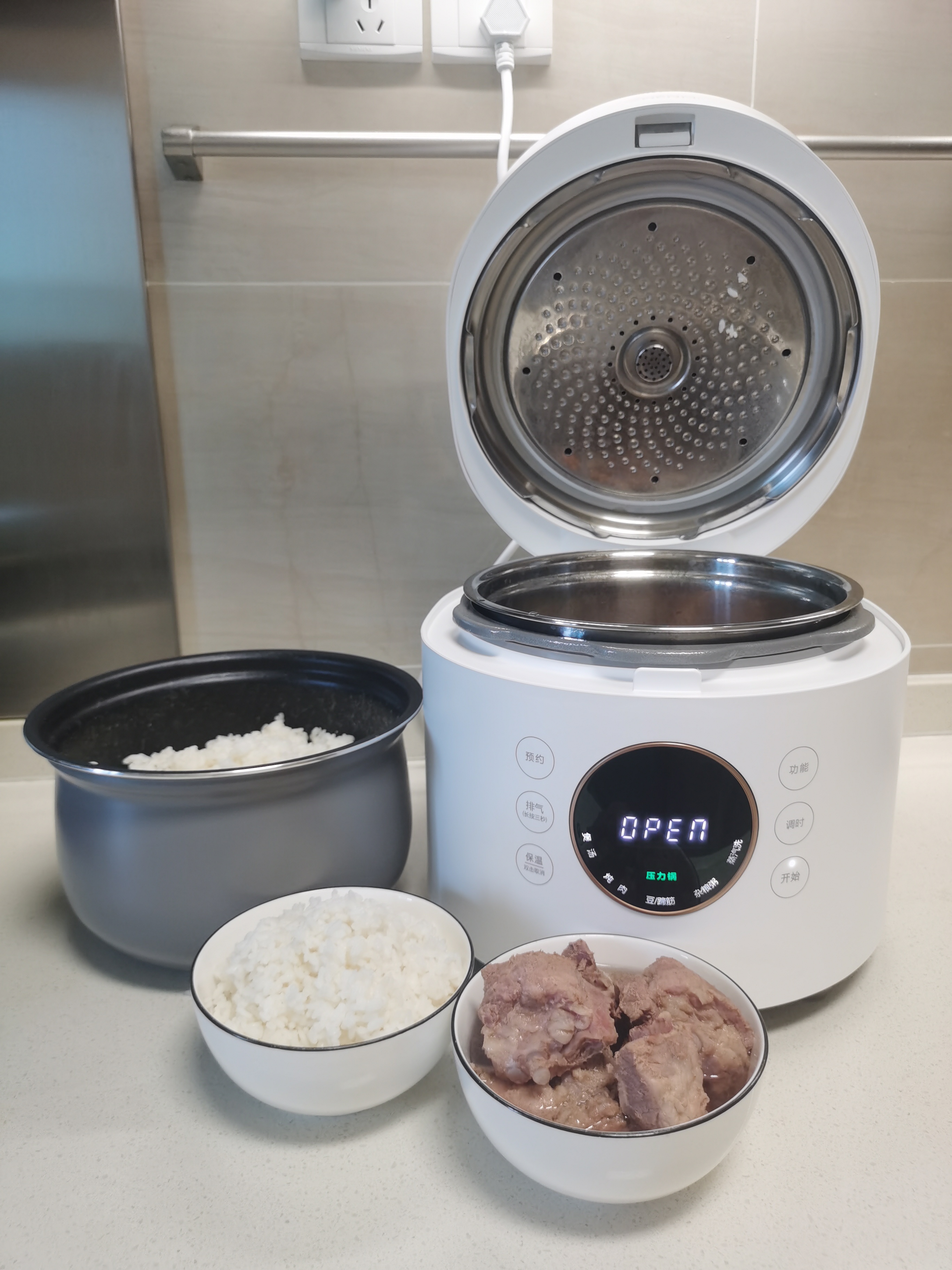 高压锅与电压力锅哪个更实用,高压锅和电高压锅哪个安全