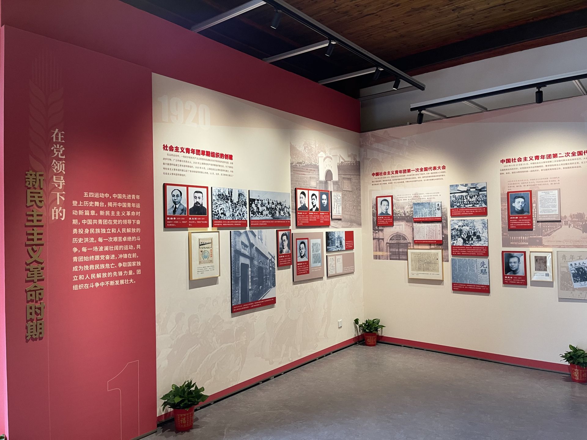 武汉庆祝建团百年专题展开展暨“我在红巷讲*党**史·喜迎二十大永远跟*党**走奋进新征程”文艺宣讲决赛在汉举行