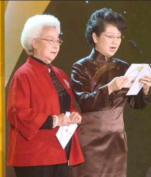 老艺术家田华的抗癌经历,87岁的田华近况