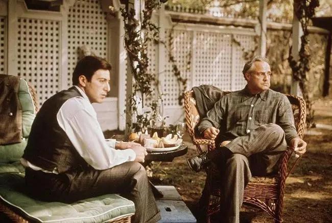 通过探索与实践,电影的拍摄有了发展，根据观众的反映来制定情节