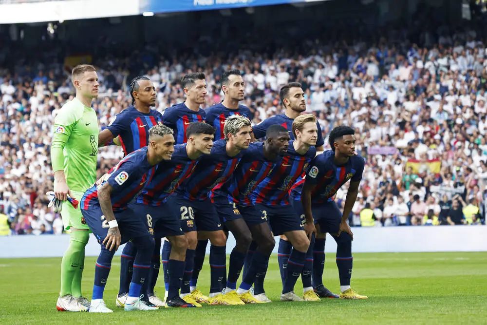 哈维当教练赢皇马的反应,哈维当巴萨教练首秀