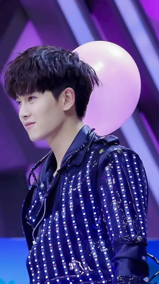 爱豆表格图任嘉伦,任嘉伦头像帅气高清粉色