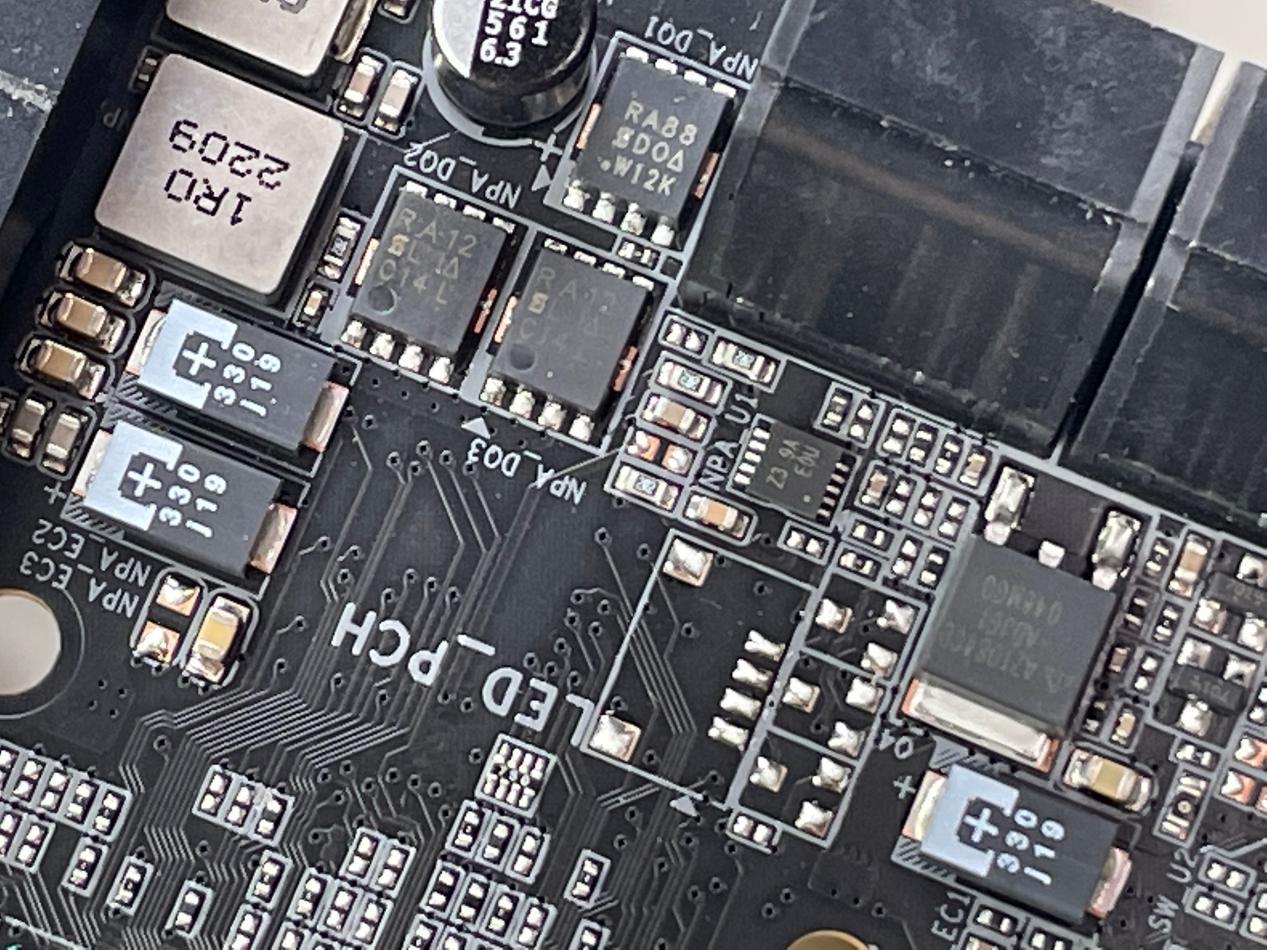 z790技嘉小雕和超耐久主板区别,技嘉超级雕主板z790搭配什么显卡