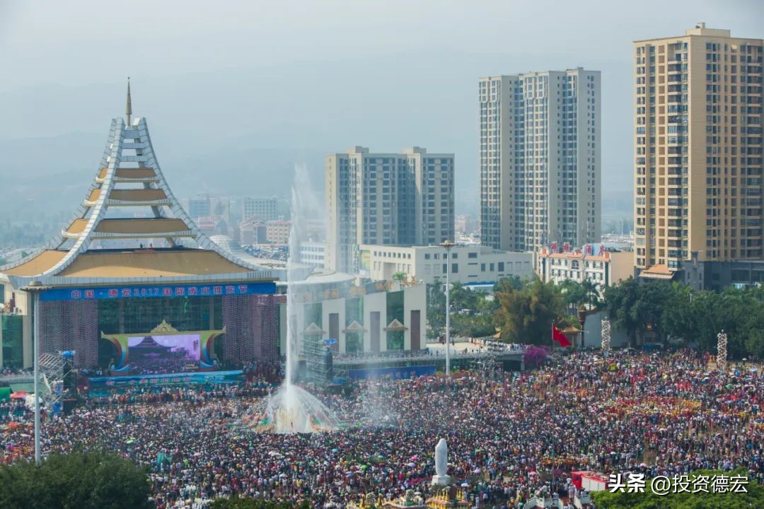 芒市和瑞丽哪儿的泼水节好玩,云南旅游攻略德宏泼水节