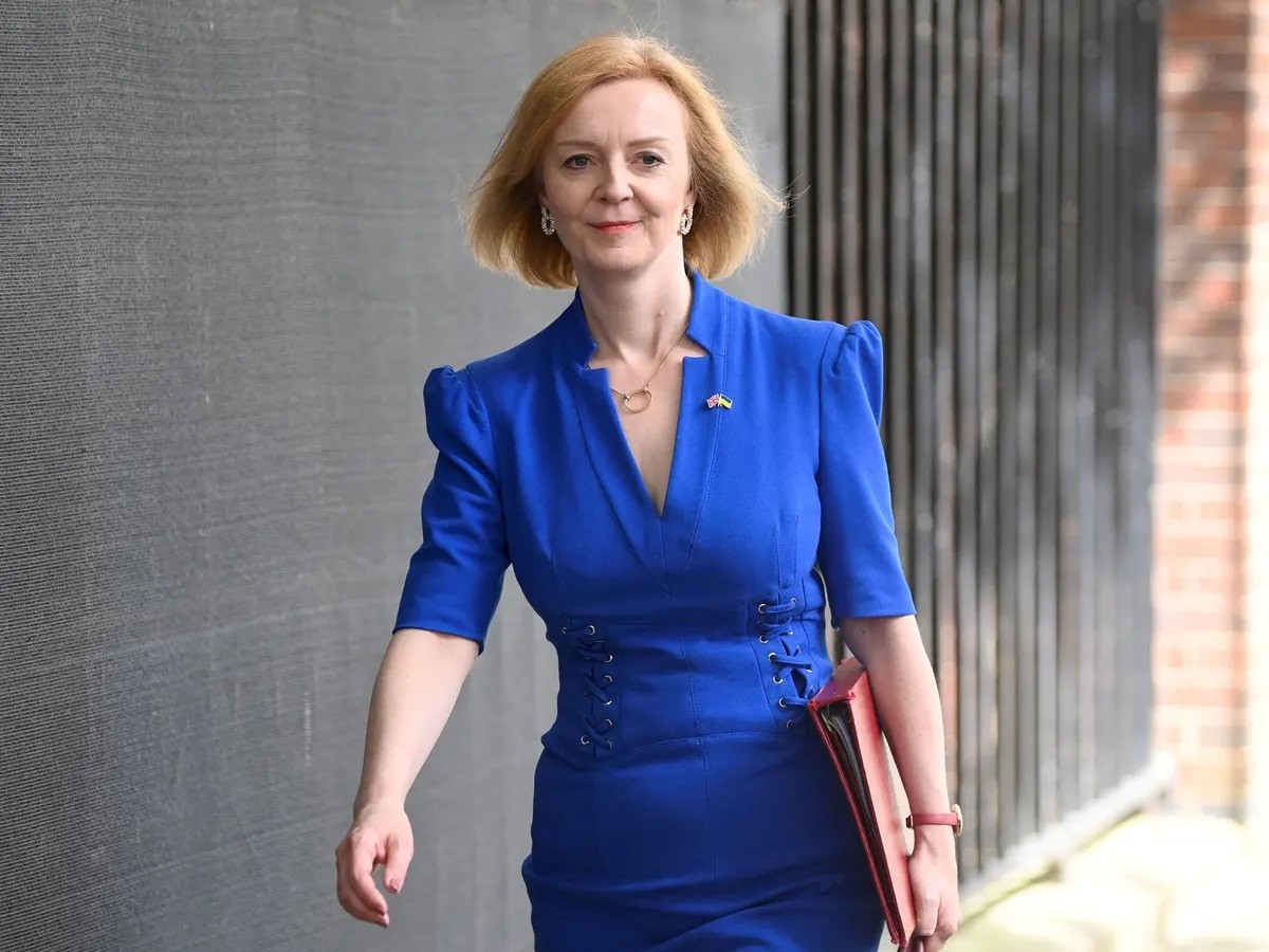 法国忙抗议，德国想自救，苏格兰闹独立！美国又对中俄开辟新战场