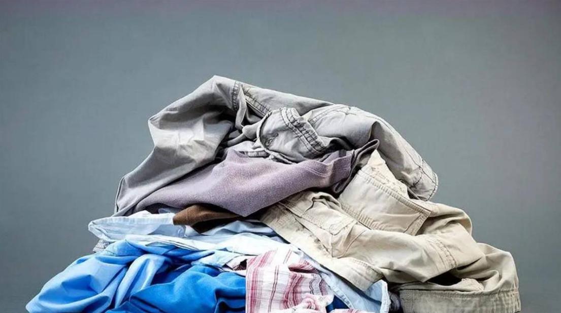 央视曝光市场“夺命毒衣服”，致癌物超标20多倍！可别再乱买了