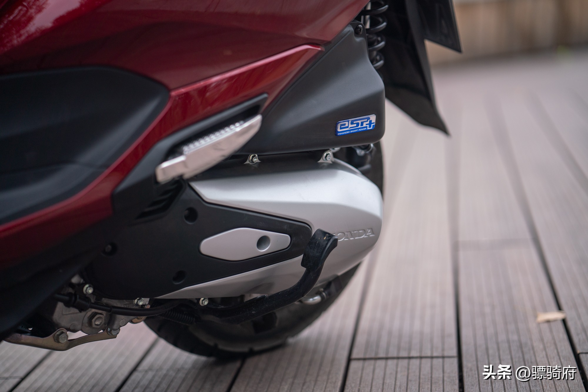2022款本田lead125对比2018款,2023本田lead125和裂行125对比