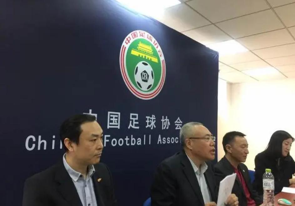 中超裁判马宁再度成为舆论焦点,马宁到底有没有误判中超积分榜