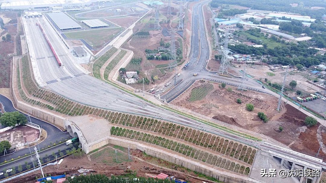 宝马车去机场,坐火车坐宝马