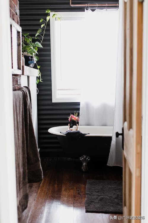 最近很火的隐形卫生间窗帘,卫生间用什么窗帘隐蔽最好