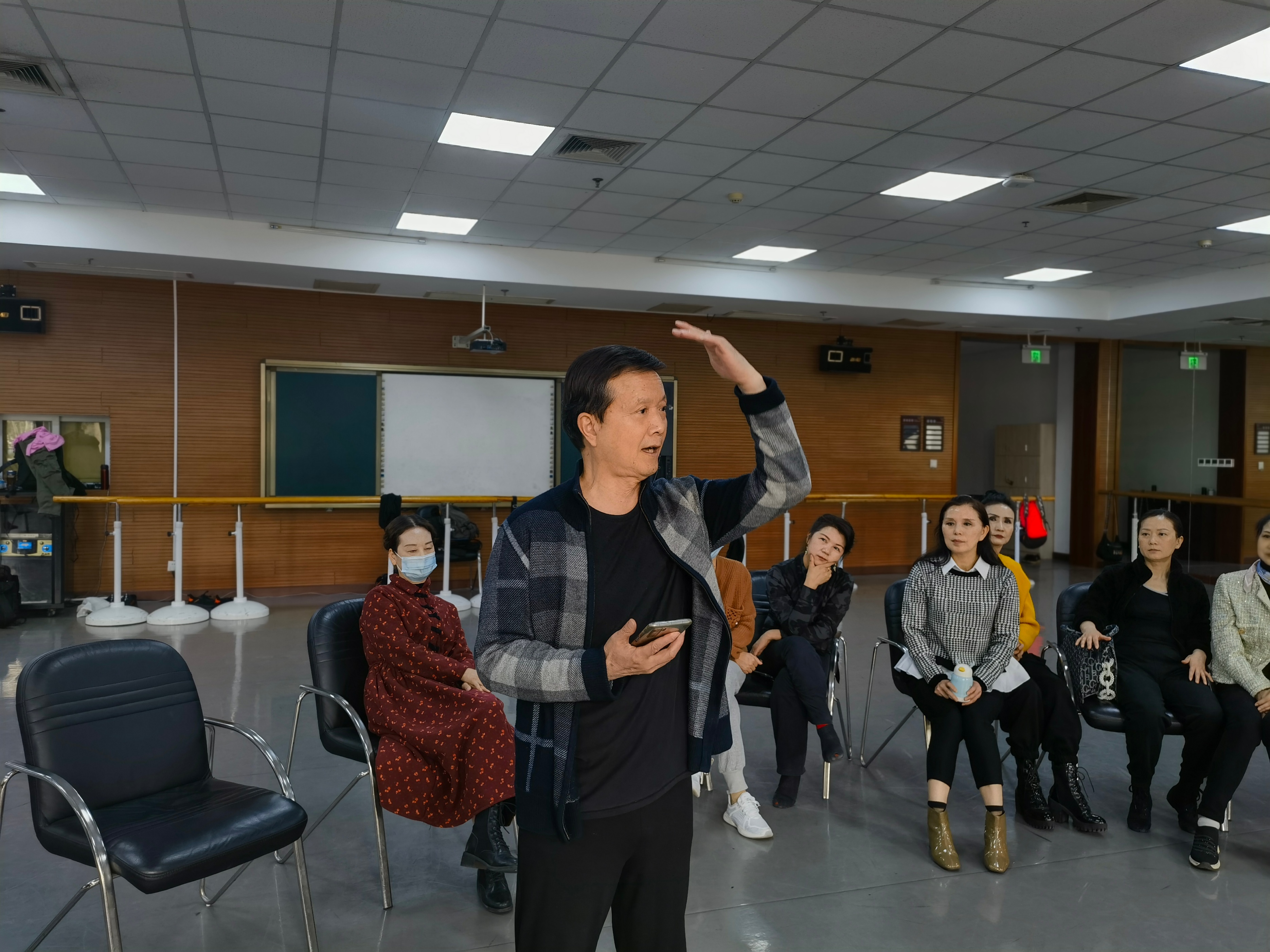 省老年大学舞蹈团召开全团会议完善团规安排全年活动计划