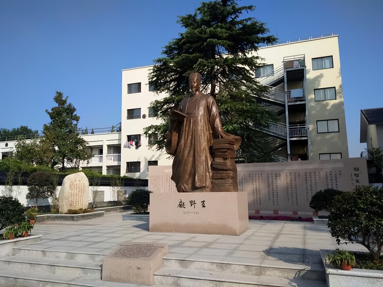 上海老街复古一条街风景,上海一条落魄的老街