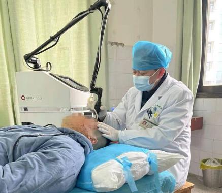 健康科普皮肤的作用,脸上皮肤红肿发痒还掉皮