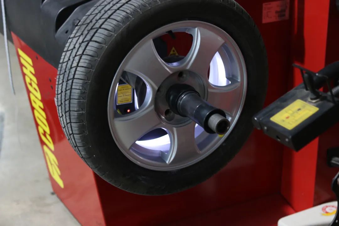 2010款比亚迪f0翻新案例,比亚迪f0全车翻新喷漆多少钱