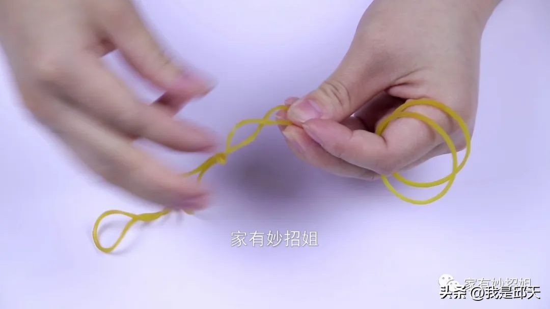 扫把粘在头发上怎么去除,家里头发灰尘多怎么办