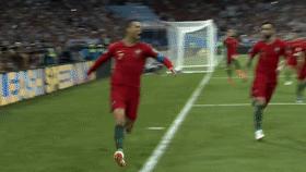 世界杯c罗进球庆祝全场配音,c罗对西班牙进球拉莫斯庆祝