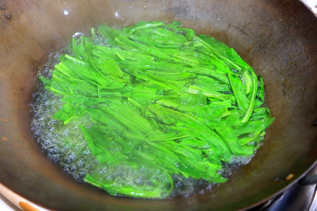 大豆含钙量多还是牛奶含钙量多,补充钙质和吃一点含钙高的食物