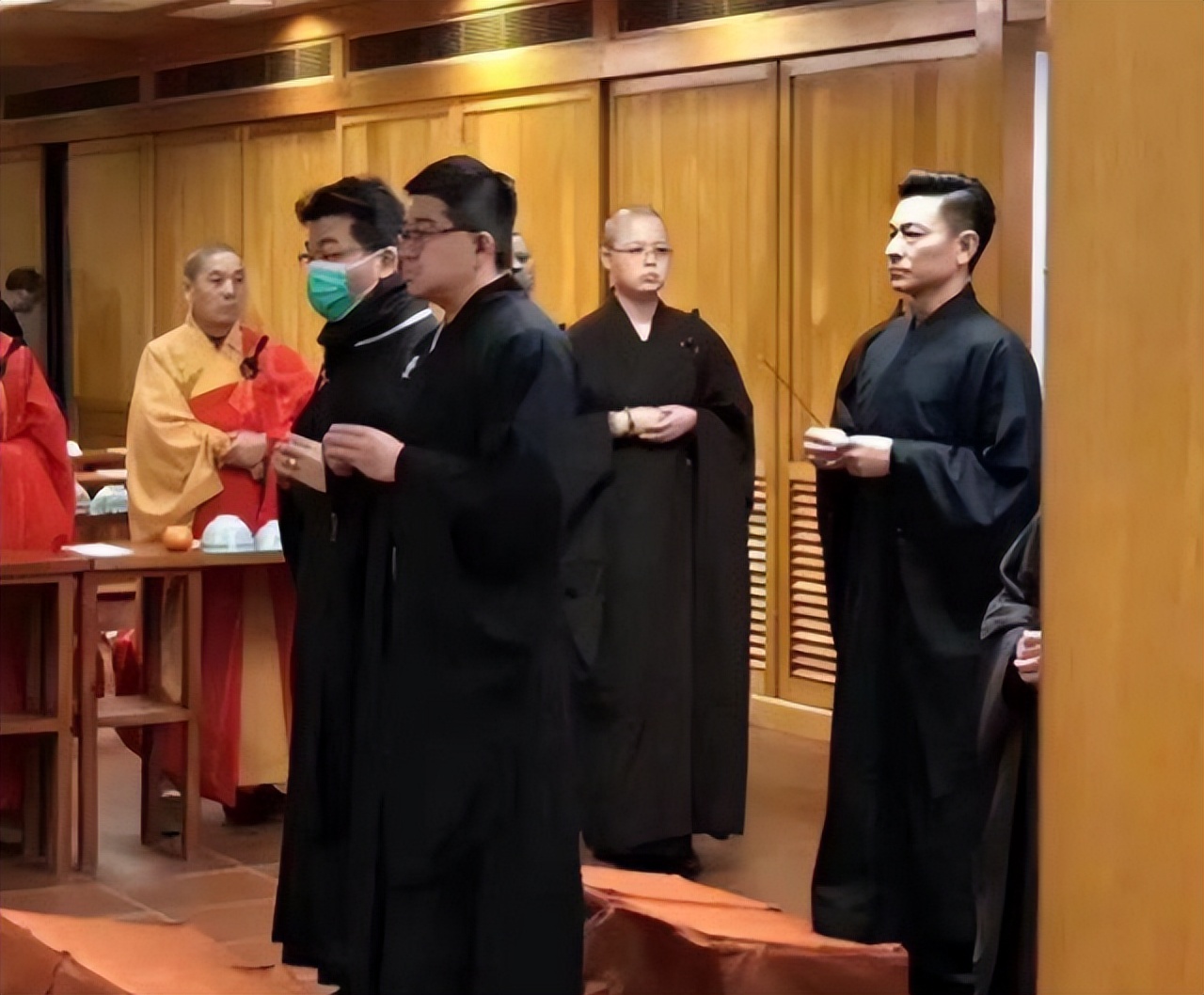 刘德华陪太太回家祭岳父,刘德华带太太回娘家视频