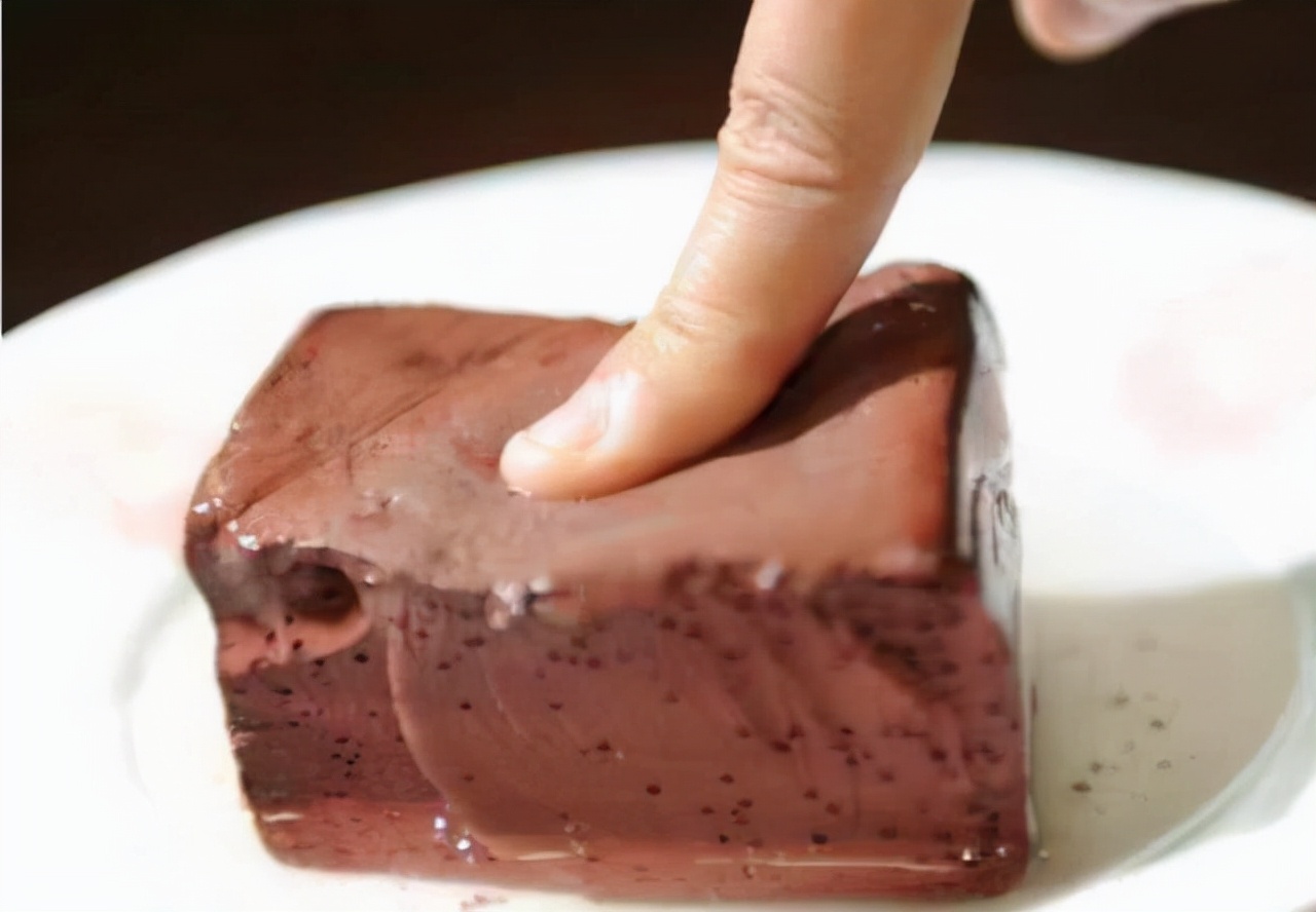 怎么分辨假猪血和真猪血,市场的假猪血是怎么制造的